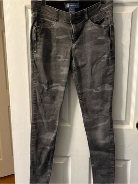 Democracy Gray Camo Skinny Jeans with Zip Pockets